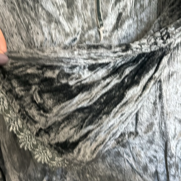 Crushed blue velvet and lace top - Picture 4 of 4